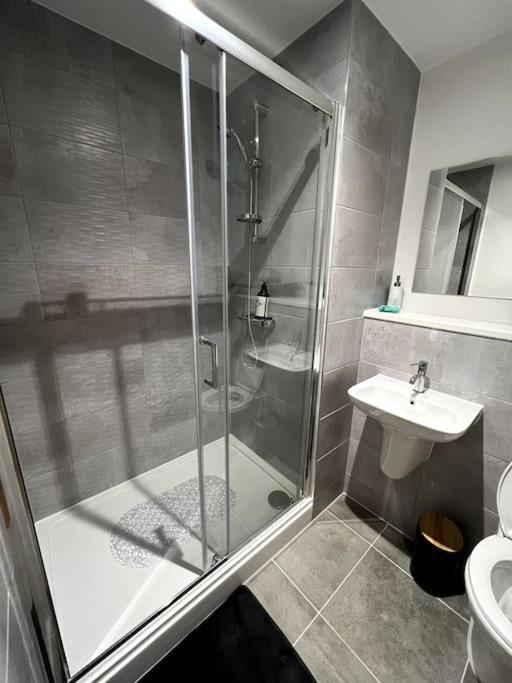 Luxurious City View Apartment In Salford Manchester Eksteriør billede