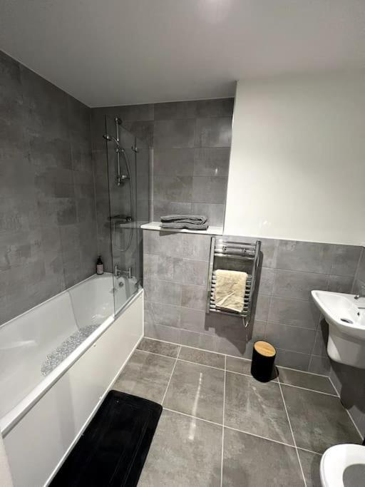 Luxurious City View Apartment In Salford Manchester Eksteriør billede