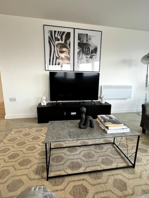 Luxurious City View Apartment In Salford Manchester Eksteriør billede