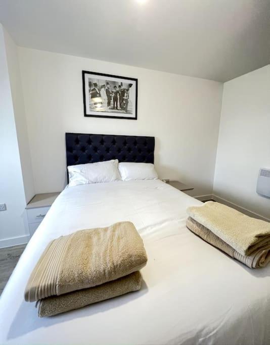 Luxurious City View Apartment In Salford Manchester Eksteriør billede