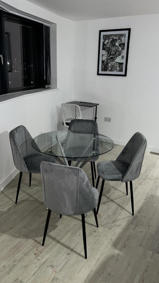 Luxurious City View Apartment In Salford Manchester Eksteriør billede